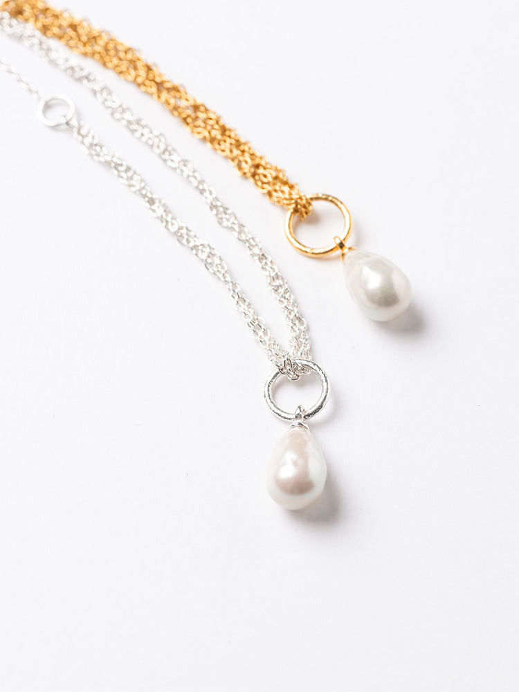 【SARARTH + TRESSE】GOLD Vegan pearl bracelet & MIA ruban chouchou in Navy