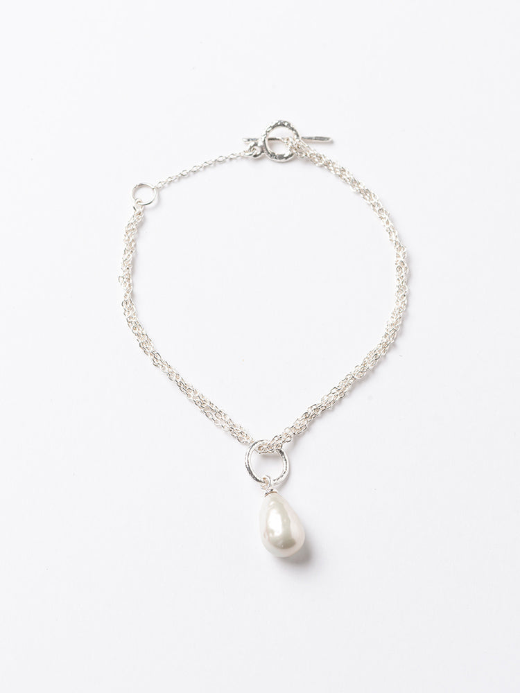 【SARARTH + TRESSE】SILVER Vegan pearl bracelet & MIA ruban chouchou in White