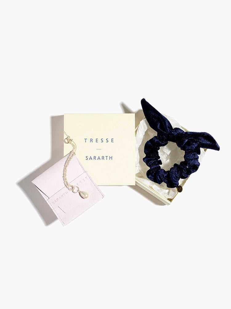 【SARARTH + TRESSE】SILVER Vegan pearl bracelet & MIA ruban chouchou in Navy