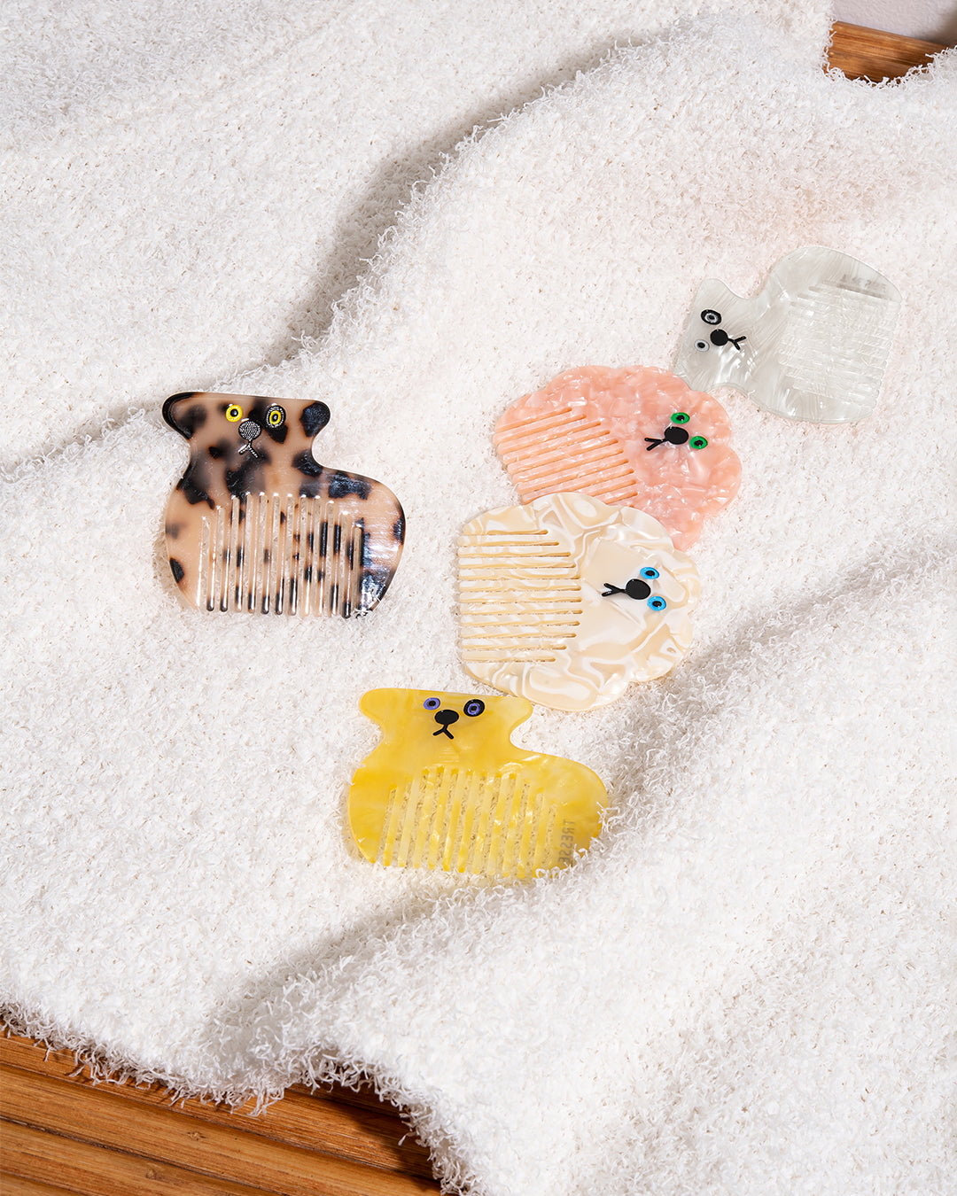 DOG COMB in White