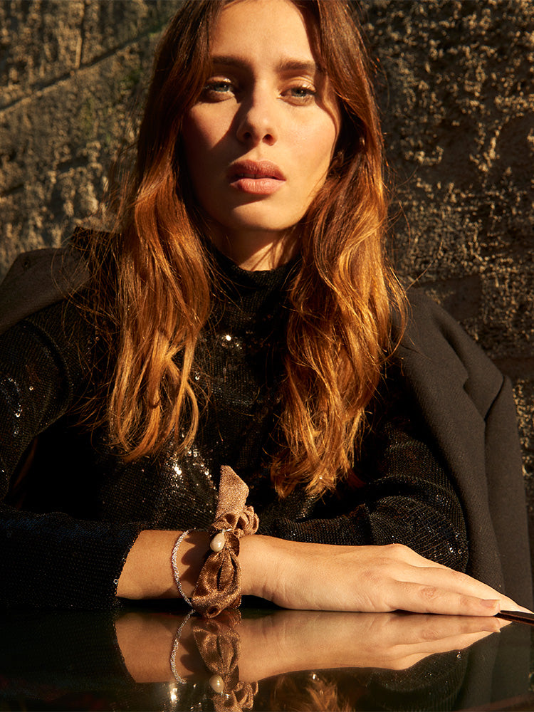 【SARARTH + TRESSE】SILVER Vegan pearl bracelet & MIA ruban chouchou in Brown