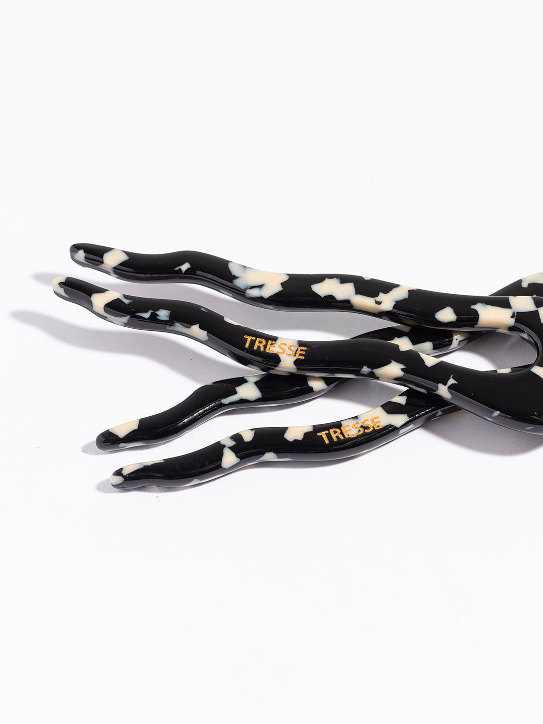 Manon Kanzashi in blackmarble