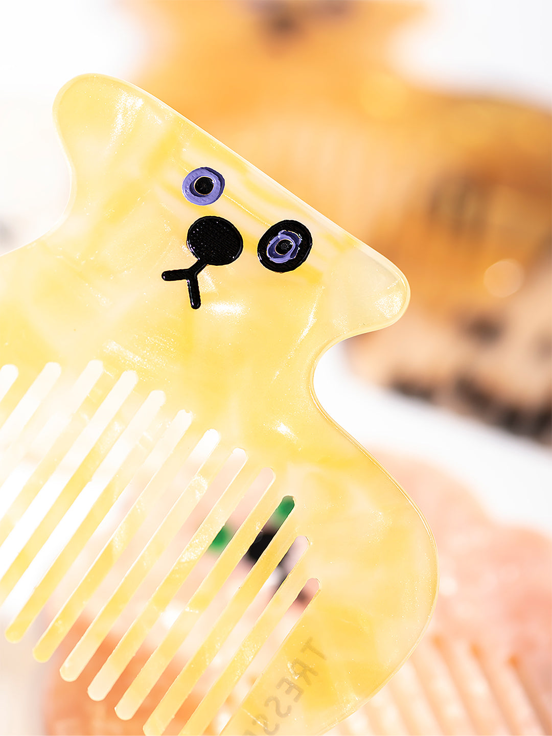 DOG COMB in Lemon