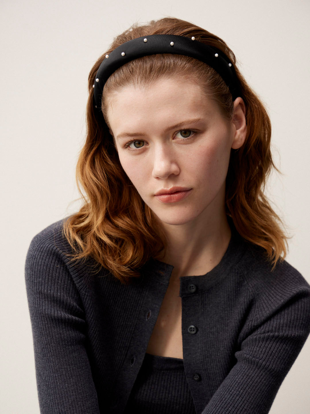 PETITE Perle Serre-tête Grand in Black